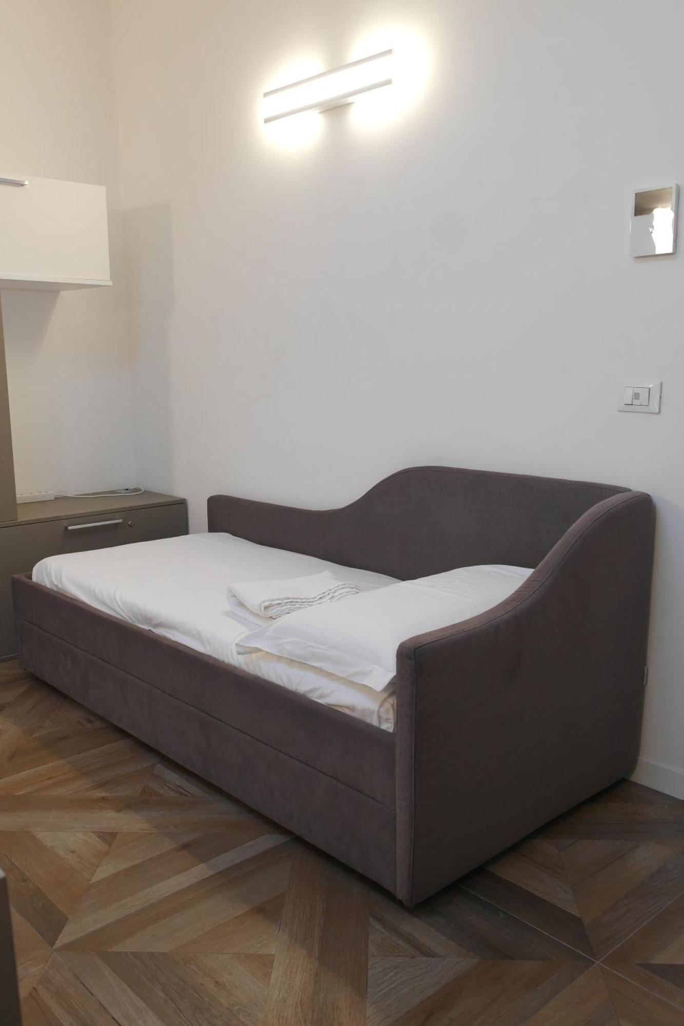 Luminoso Bilocale Zona Tibaldi Bocconi Daire Milano Dış mekan fotoğraf