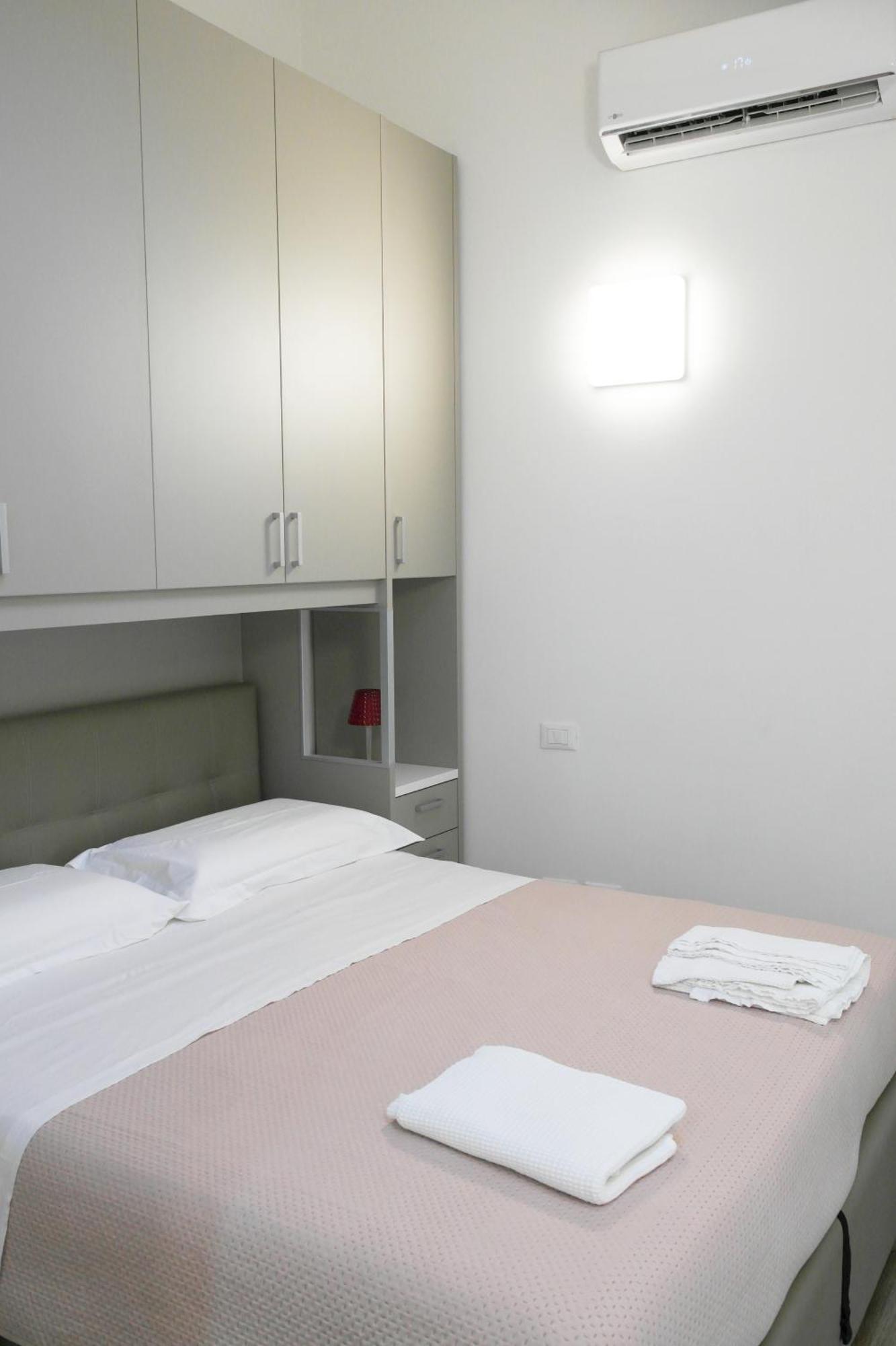 Luminoso Bilocale Zona Tibaldi Bocconi Daire Milano Dış mekan fotoğraf